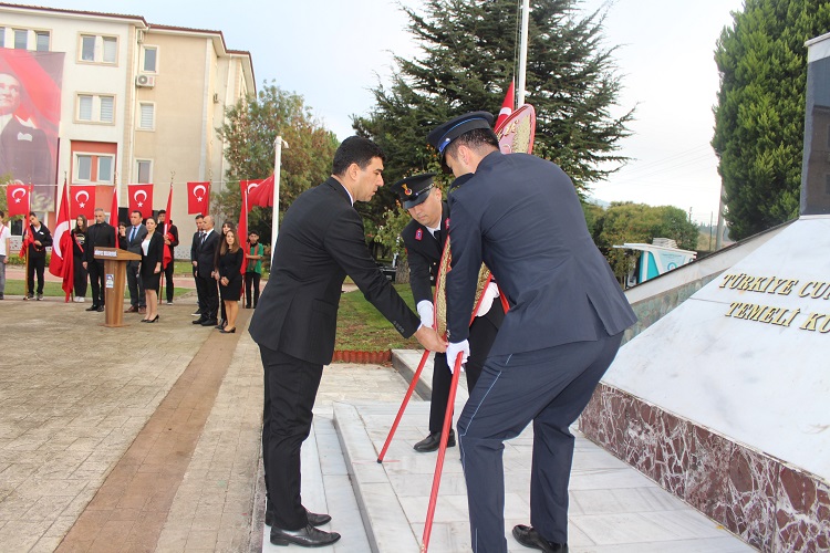 10 KASIM ATATÜRK’Ü ANMA ÇELENK TÖRENİ